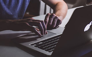 三亿体育体育官方入口-马刺中锋爆发全场，辉煌一战刷新个人纪录