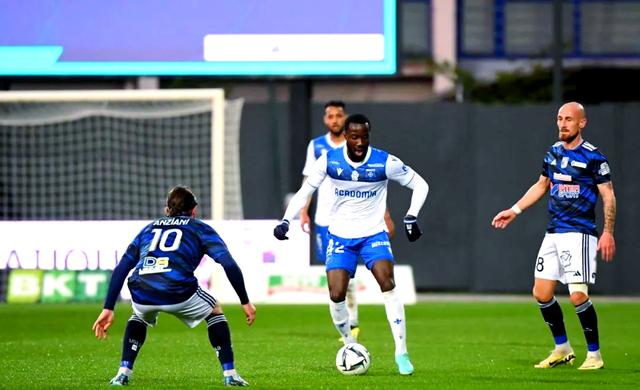 法国队将在周末参加足球比赛 法国队将在周末参加足球比赛