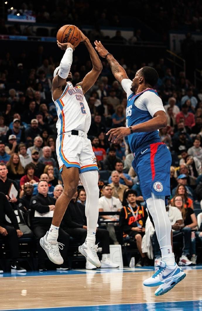 三亿体育体育直播-快船队主场取胜，冲击西部决赛资格