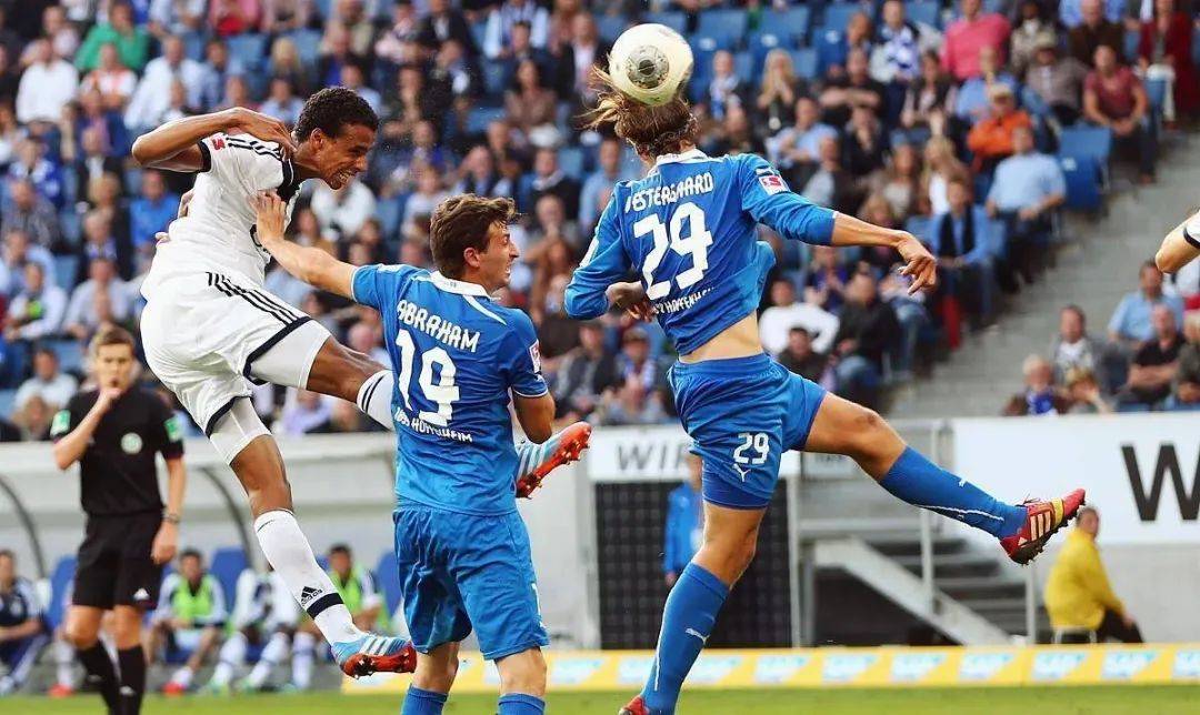 关于弗赖堡主场大胜,球队士气高涨的信息 关于弗赖堡主场大胜,球队士气高涨的信息