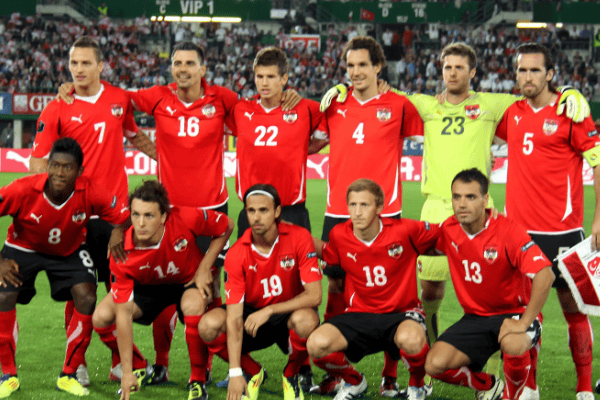 包含欧洲足球比赛激战连连,球队实力对比激烈的词条 包含欧洲足球比赛激战连连,球队实力对比激烈的词条