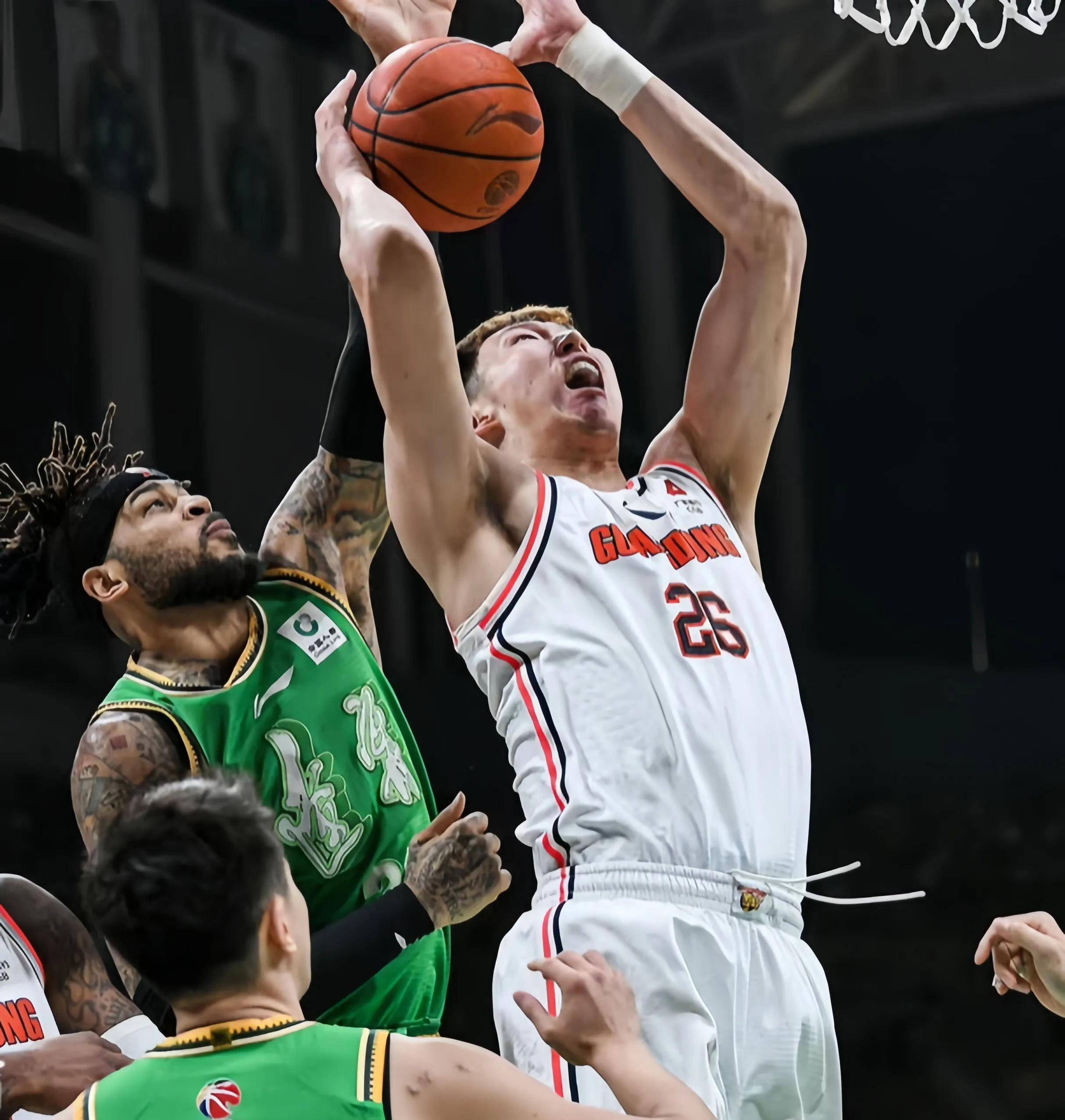 三亿体育体育视频-球场上绽放的篮球风采迷倒无数球迷的简单介绍