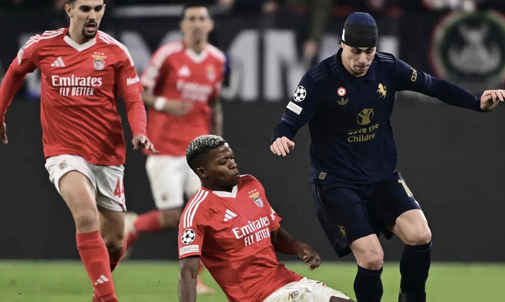 三亿体育体育视频-萨索洛主场大胜巴里，逃离降级区