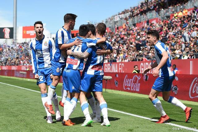 包含西班牙人士气高涨：主场作战迎战前排球队的词条