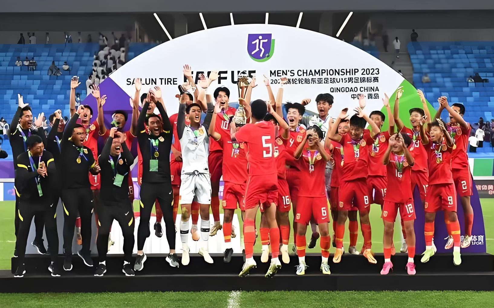 球队整体表现出色在全球比赛中 球队整体表现出色在全球比赛中