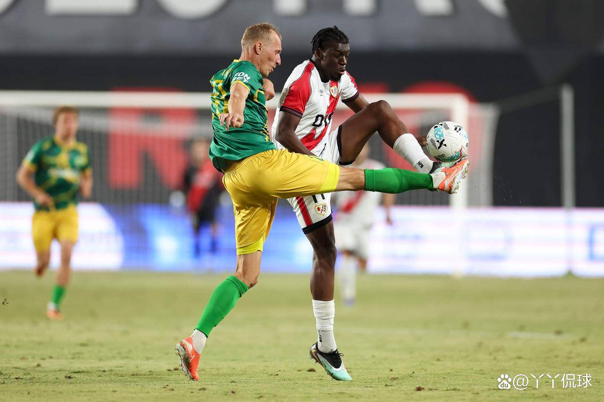 三亿体育体育直播-巴塞罗那后卫在比赛中展现出令人惊叹的表现