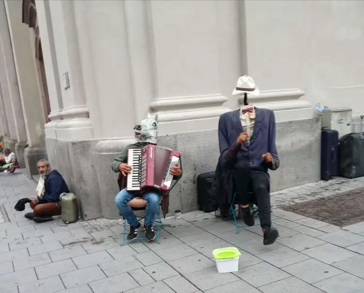 三亿体育体育官方登录入口-阿尔卑斯慕尼黑队员传观赛片段的简单介绍