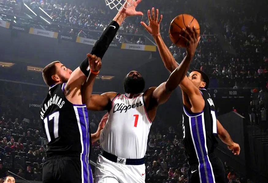 火箭客场力克老鹰，哈登砍下分