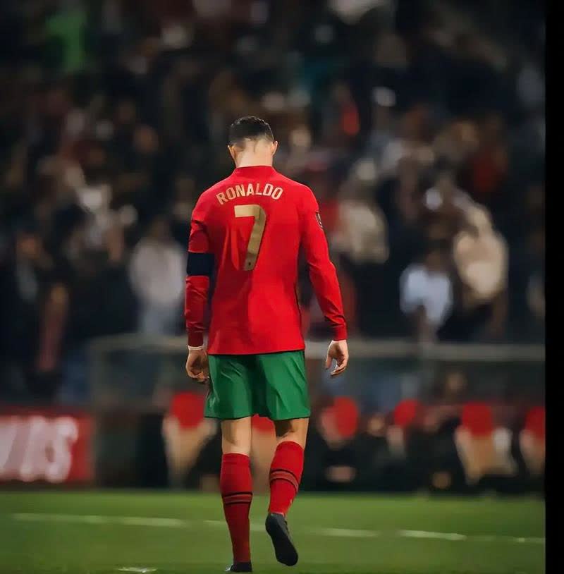 C罗宣布继续为葡萄牙效力,球迷热切期待他的再次飞翔的简单介绍 C罗宣布继续为葡萄牙效力,球迷热切期待他的再次飞翔的简单介绍