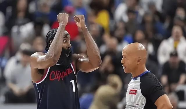 三亿体育体育在线-包含快船大胜魔术，球队士气高涨的词条