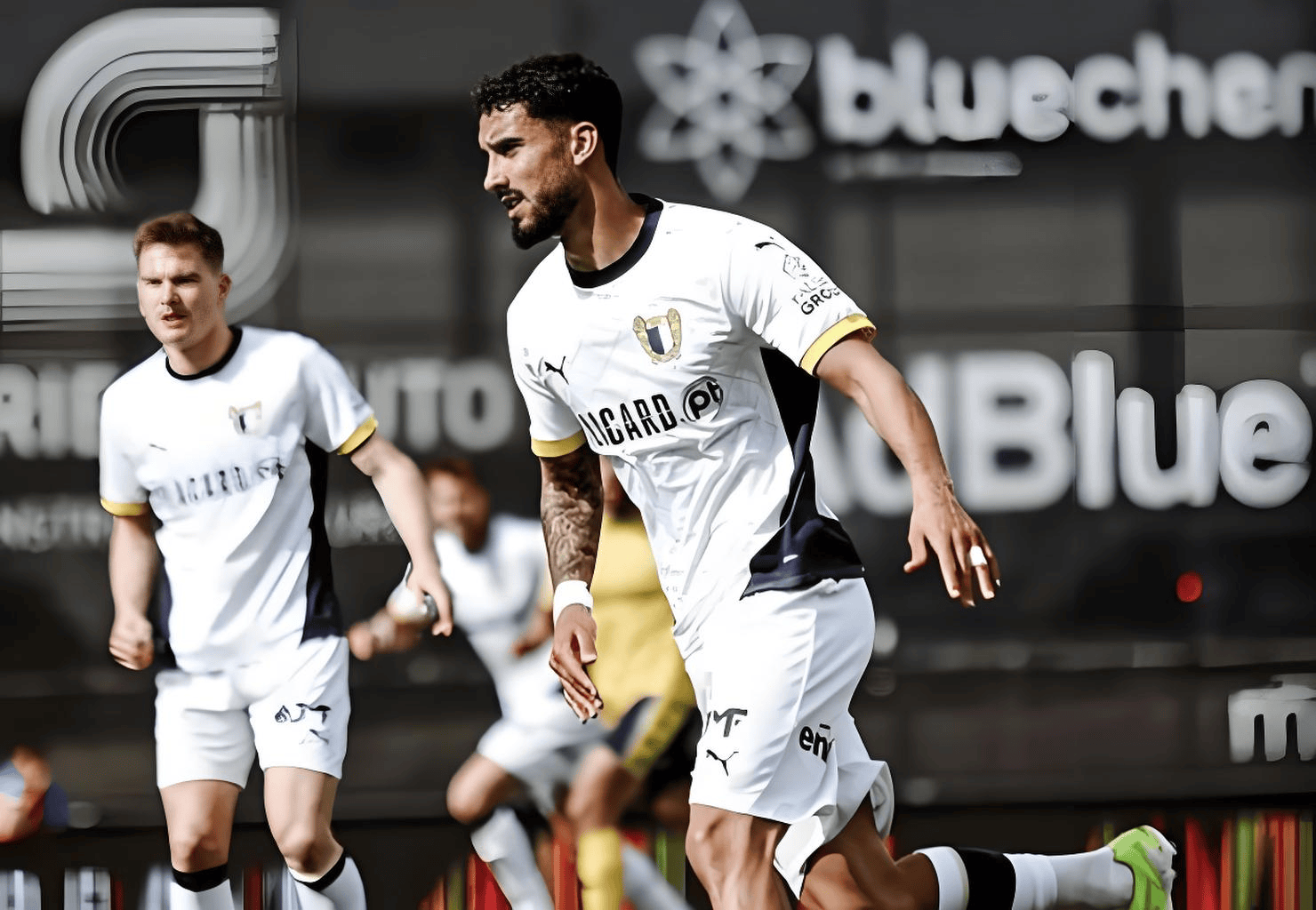 波尔图主场大胜卡代斯，稳定排名前八