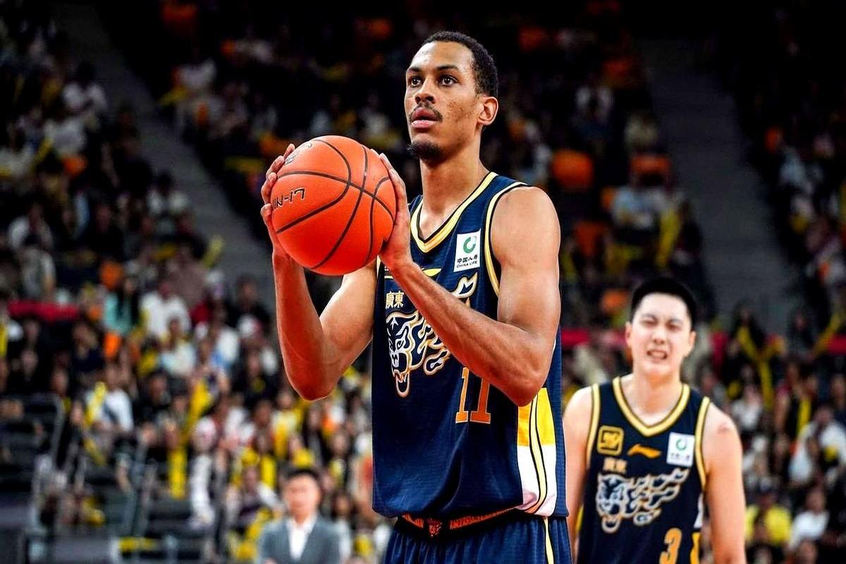 里昂队气势如虹，战胜对手取得胜利