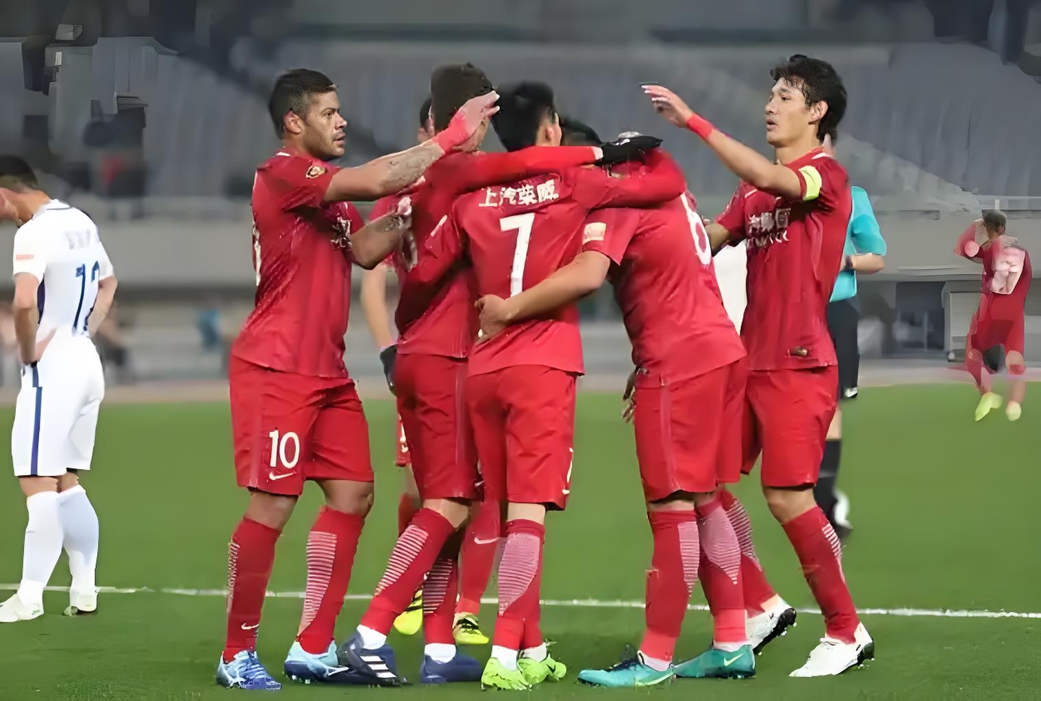 三亿体育体育培训-上海上港成功晋级，表现抢眼的简单介绍