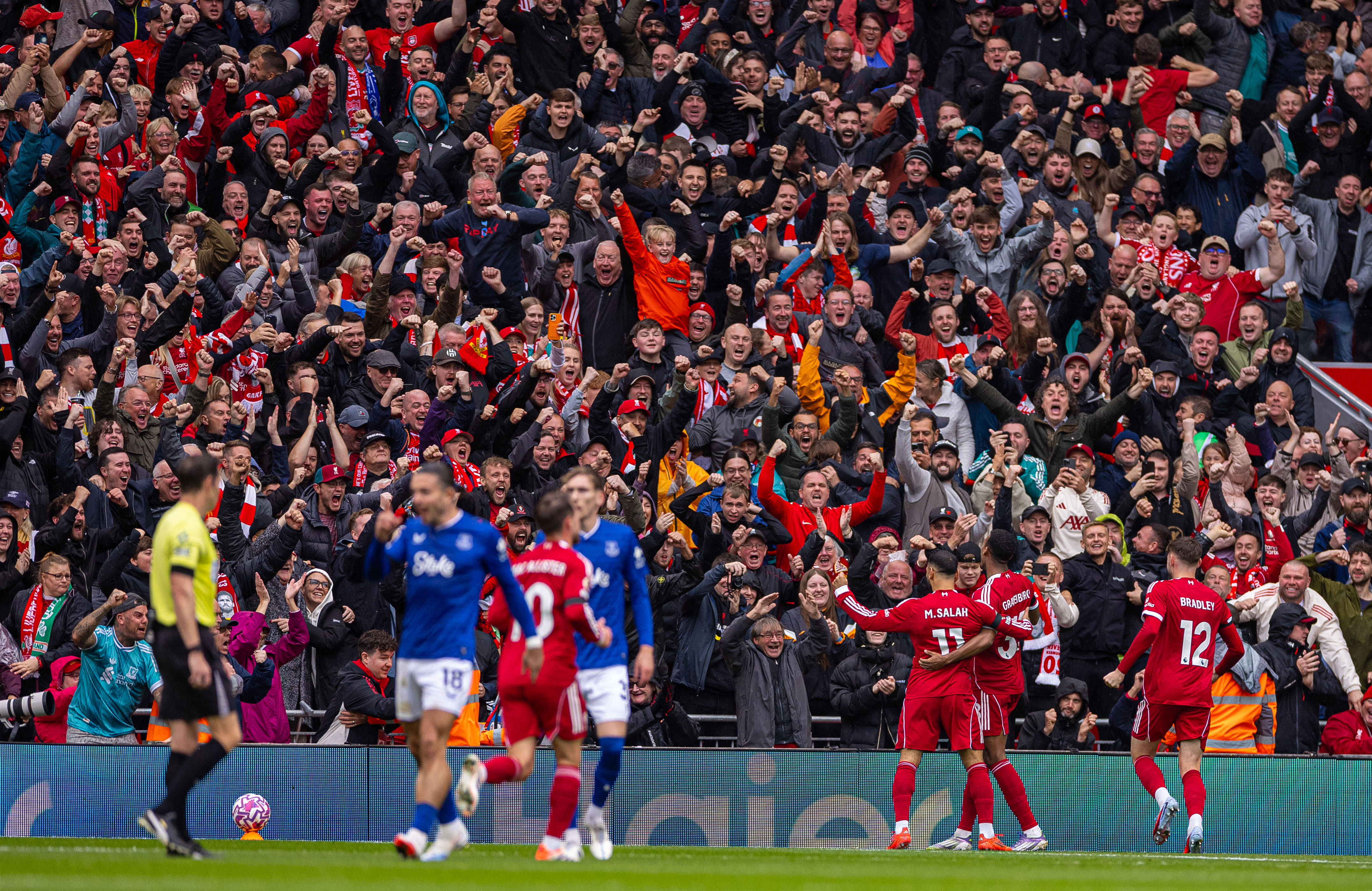 英格兰男子足球联赛：利物浦队取得胜利