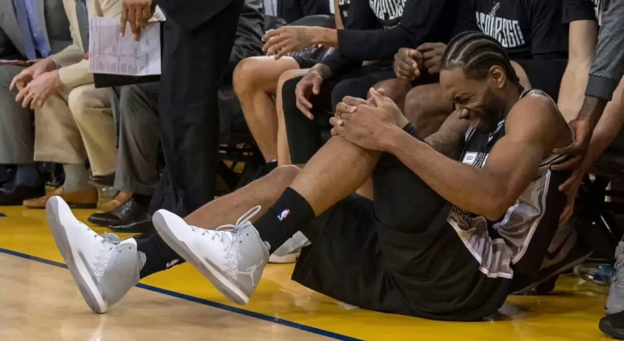 猛龙vs太阳：伦纳德独揽35分，猛龙轻取太阳的简单介绍