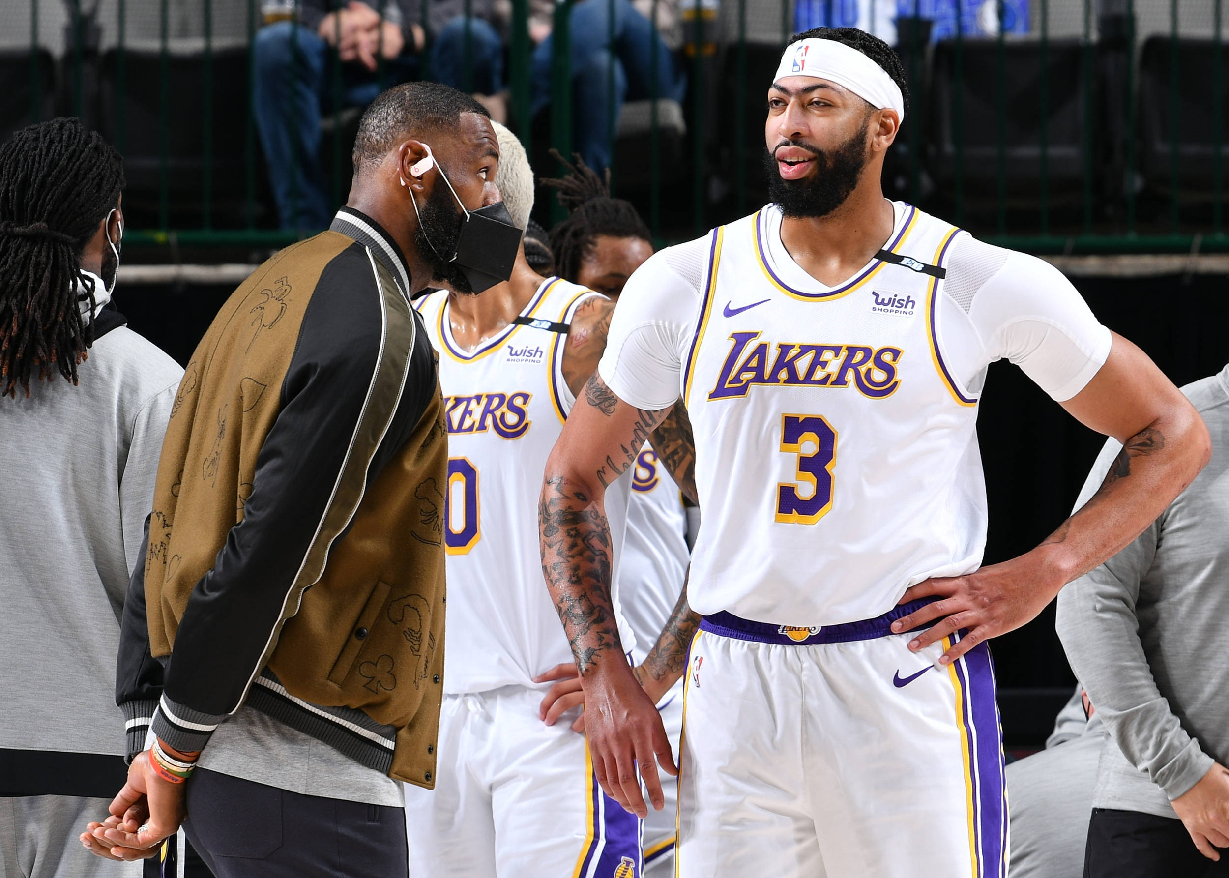 三亿体育体育投注-湖人后卫恢复状态，表现强势获胜